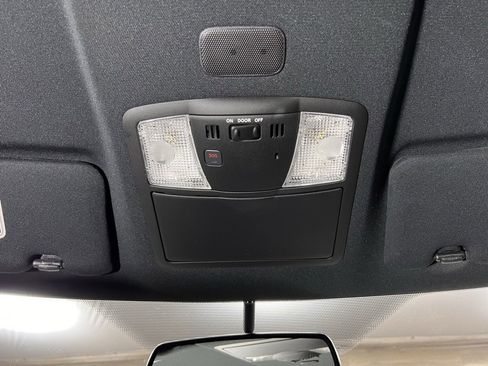 Used 2020 Nissan GT-R Premium image 25