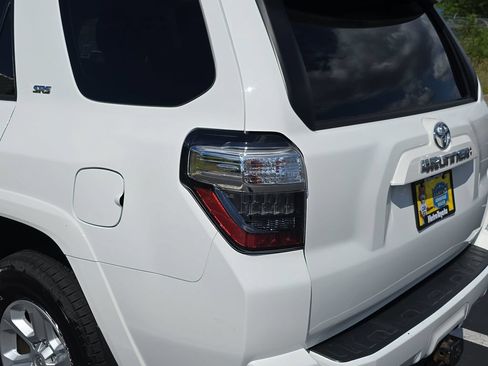 Used 2020 Toyota 4Runner SR5 Premium AWD/4WD image 38