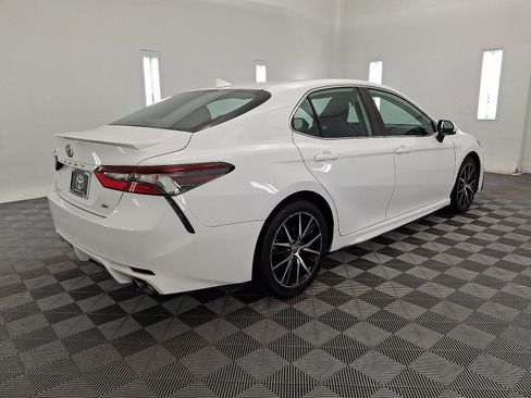 Used 2021 Toyota Camry SE FWD image 16