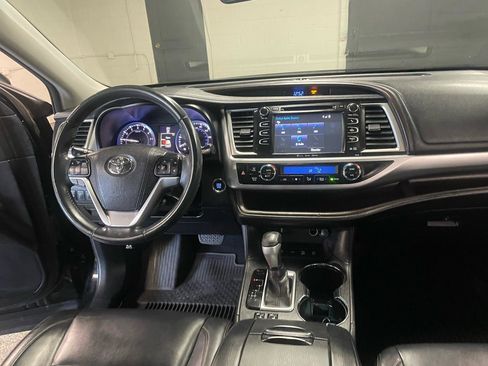Used 2016 Toyota Highlander XLE AWD/4WD image 16