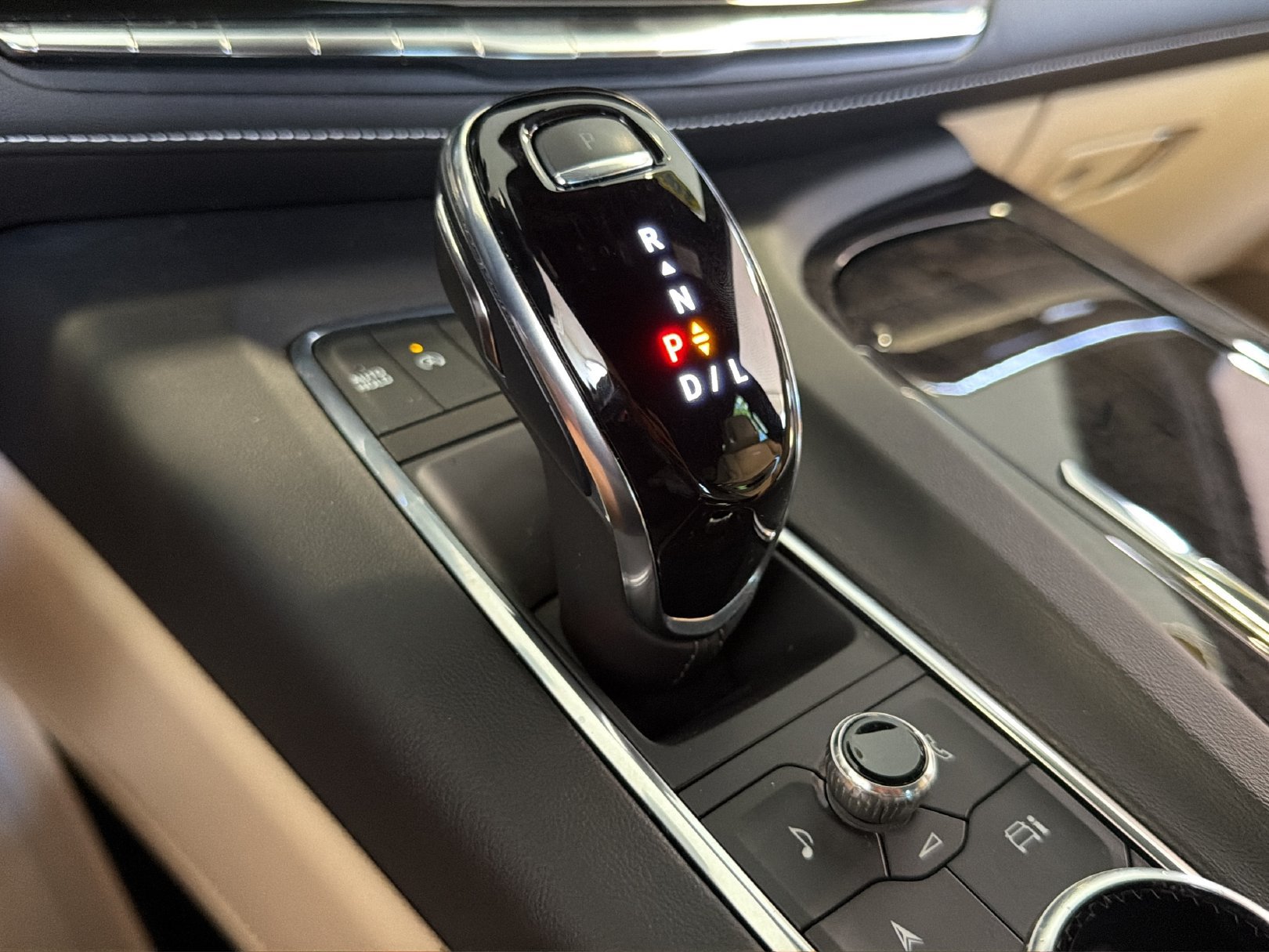 Certified 2022 Cadillac Escalade Premium Luxury RWD image 28