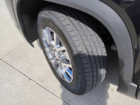 Used 2023 GMC Acadia SLT w/ LPO, Floor Liner Package FWD image 25