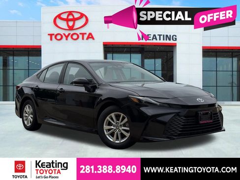 Used 2025 Toyota Camry LE FWD image 1