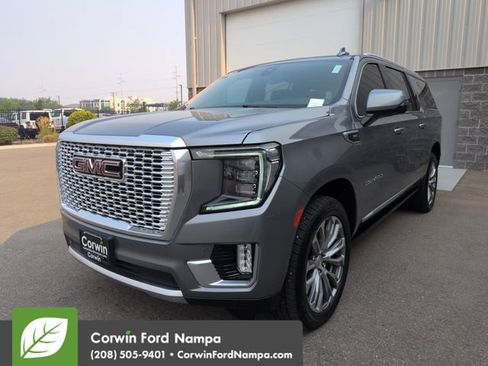 Used 2021 GMC Yukon XL Denali w/ Denali Premium Package AWD/4WD image 7