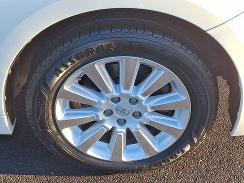 Used 2014 Toyota Sienna Limited image 8