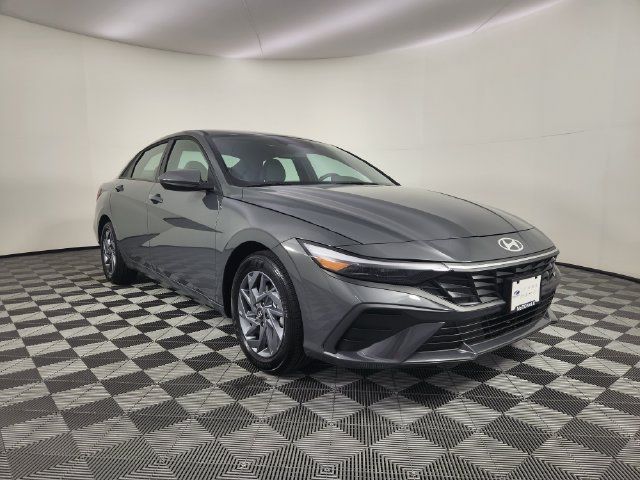 Certified 2025 Hyundai Elantra Hybrid FWD image 7