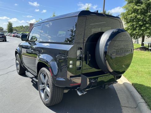 Certified 2024 Land Rover Defender 90 V8 AWD/4WD image 5