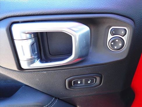 Used 2021 Jeep Wrangler Unlimited Sahara image 12