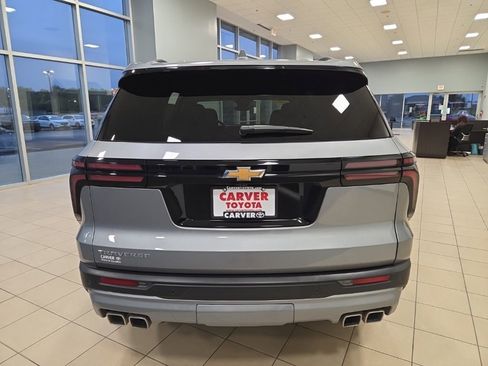 Used 2025 Chevrolet Traverse LT image 8