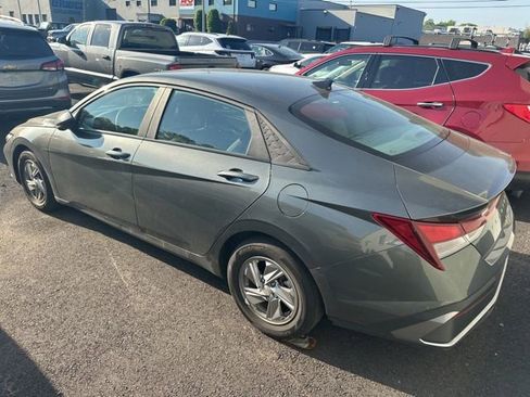 Certified 2025 Hyundai Elantra SE w/ Cargo Package FWD image 4