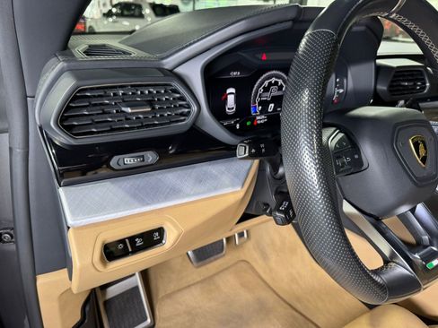 Used 2021 Lamborghini Urus image 34
