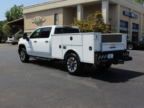 Used 2025 Chevrolet Silverado 2500 Custom w/ Custom Value Package AWD/4WD image 12