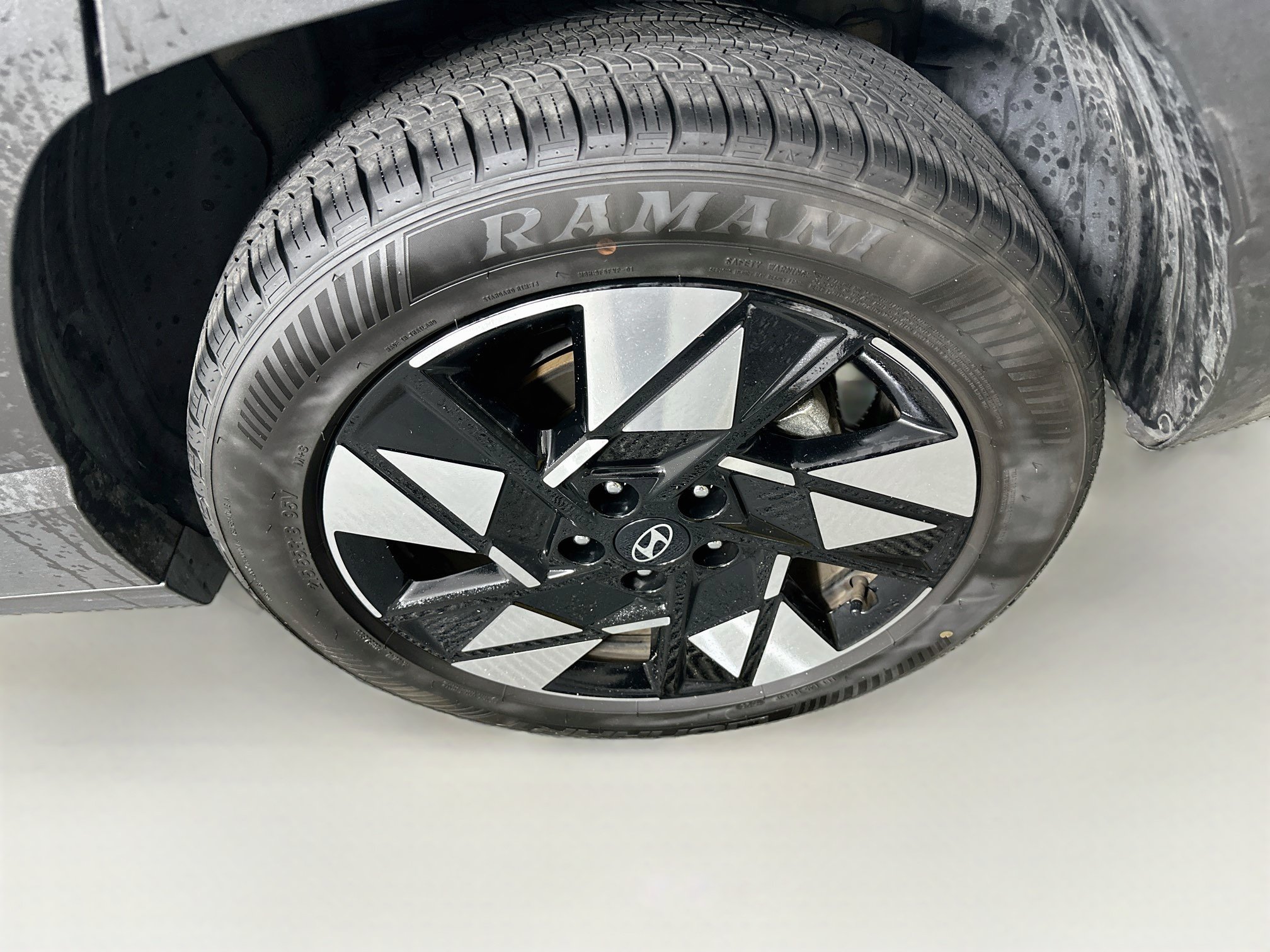 Used 2025 Hyundai Kona SEL FWD image 11