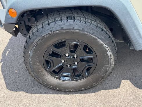 Used 2017 Jeep Wrangler Sport AWD/4WD image 13