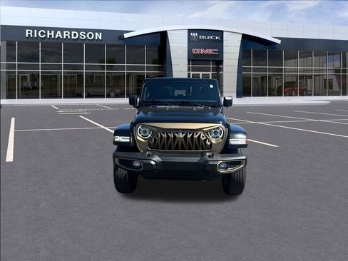 Used 2023 Jeep Gladiator Overland w/ Dual Top Group AWD/4WD image 9