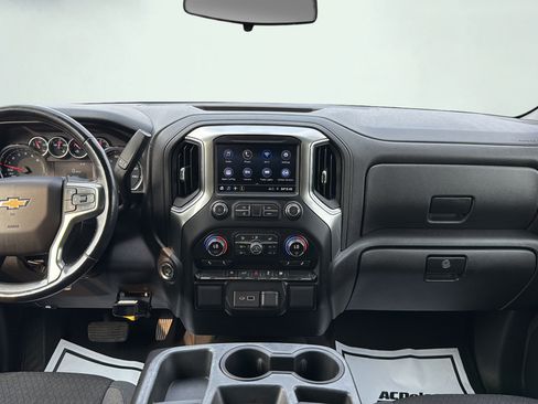 Used 2021 Chevrolet Silverado 1500 LT RWD image 17