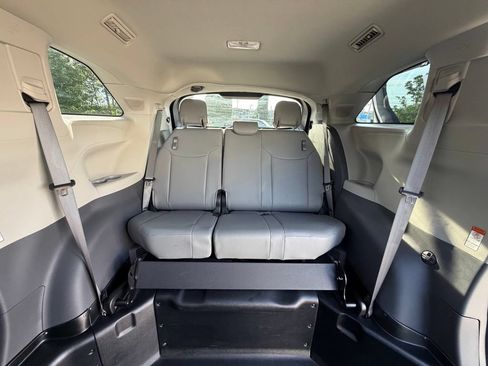 Used 2023 Toyota Sienna XLE w/ XLE Plus Package FWD image 25