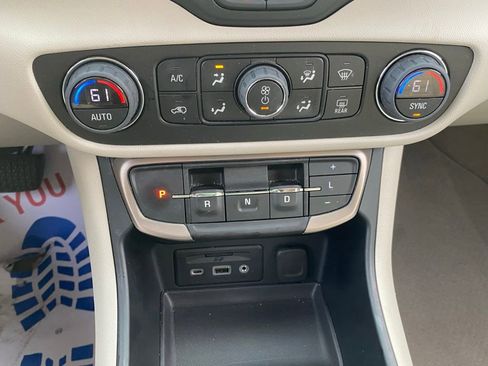 Used 2022 GMC Terrain Denali image 24