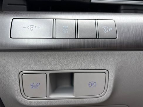 Used 2024 Hyundai Kona Limited AWD/4WD image 4