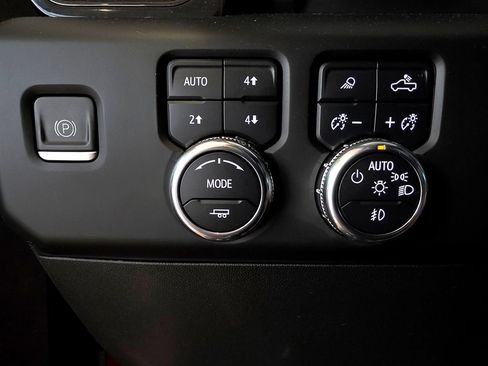 Used 2023 GMC Sierra 1500 AT4 w/ Technology Package AWD/4WD image 33