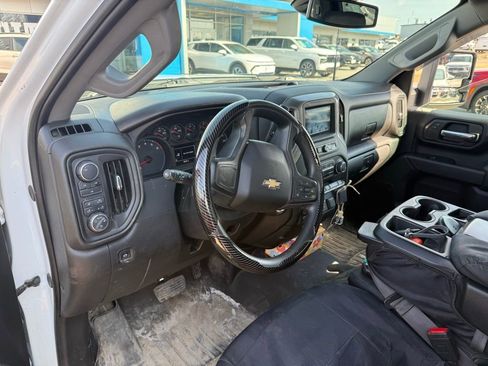 Used 2024 Chevrolet Silverado 2500 Custom w/ Custom Value Package image 5