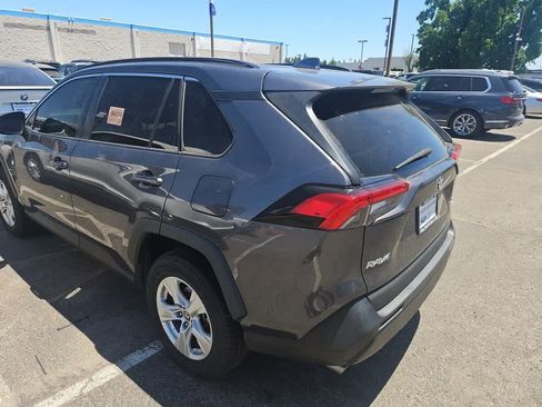 Used 2021 Toyota RAV4 XLE FWD image 6