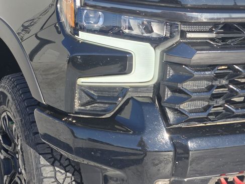 Used 2024 Chevrolet Silverado 1500 ZR2 w/ Technology Package image 10