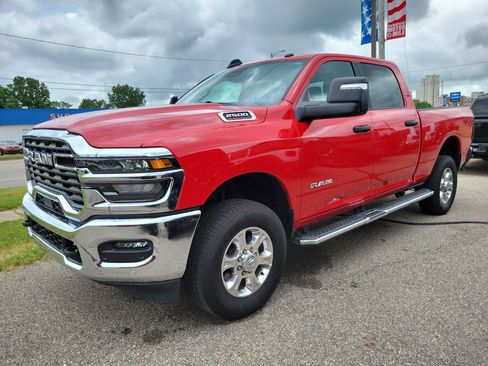 Used 2026 RAM 2500 Big Horn AWD/4WD image 2