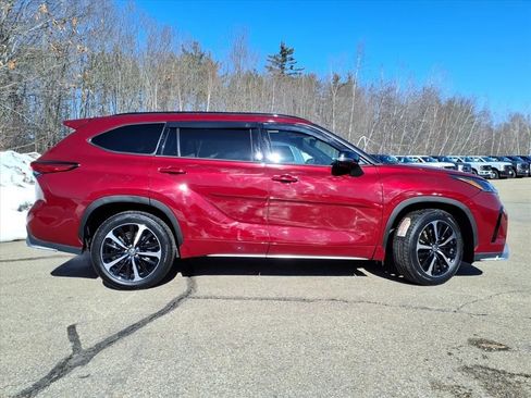 Used 2021 Toyota Highlander XSE image 2