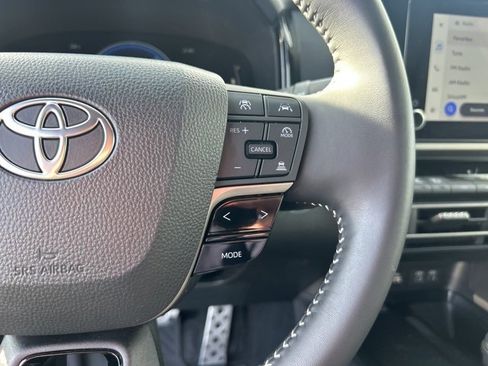 Used 2025 Toyota Camry SE image 19