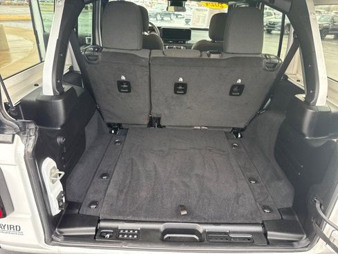 Used 2024 Jeep Wrangler Sport S image 9