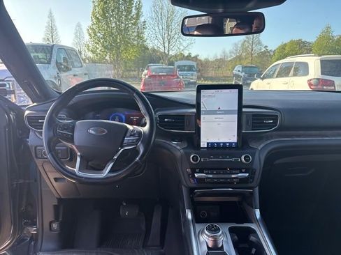 Used 2020 Ford Explorer Platinum w/ Premium Technology Package image 11