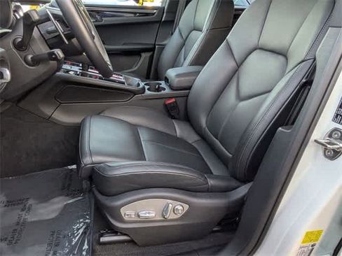 Used 2024 Porsche Macan image 17