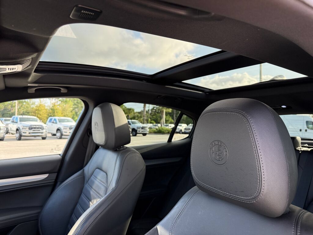 Used 2023 Alfa Romeo Stelvio Veloce AWD/4WD image 22