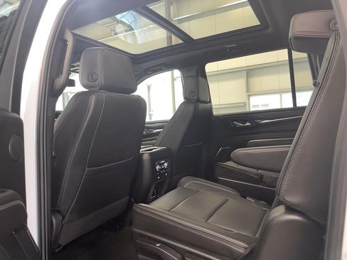 Used 2024 GMC Yukon XL Denali AWD/4WD image 8
