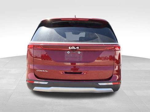 Used 2024 Kia Carnival LX image 13