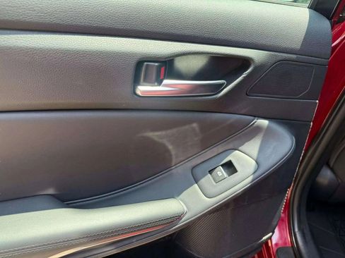 Used 2019 Toyota Avalon XLE image 18