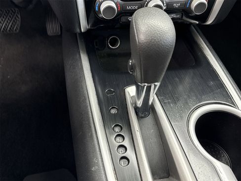 Used 2020 Nissan Pathfinder S image 28