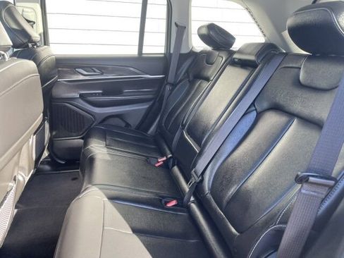 Used 2024 Jeep Grand Cherokee Limited w/ Black Appearance Package image 15