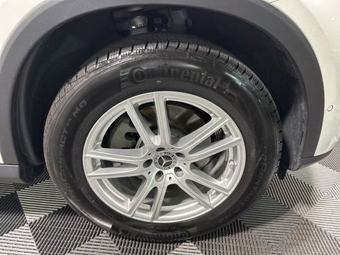 Used 2025 Mercedes-Benz GLC 300 4MATIC image 9