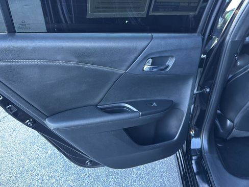 Used 2017 Honda Accord Sport image 15