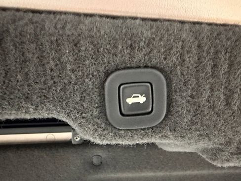 Used 2008 Cadillac XLR RWD image 7