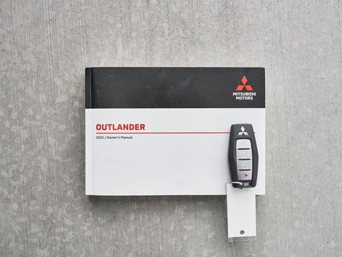 Used 2023 Mitsubishi Outlander SE image 49