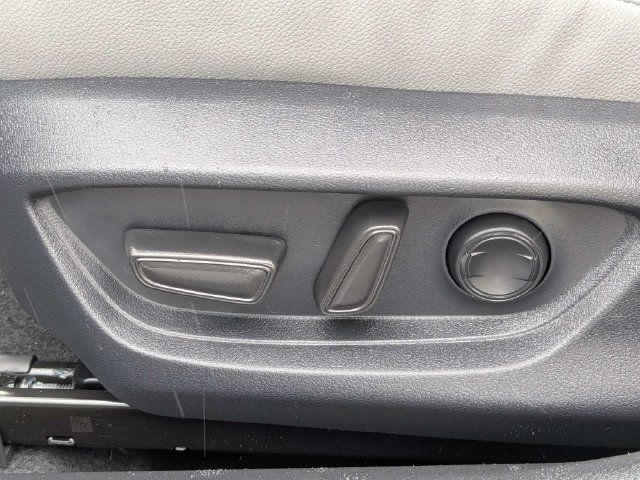 Used 2026 Toyota Camry SE w/ Convenience Package FWD image 19