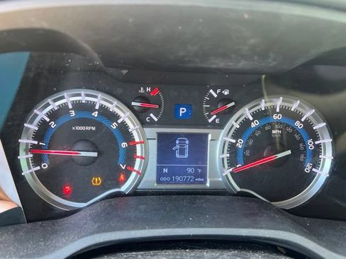 Used 2015 Toyota 4Runner SR5 AWD/4WD image 4