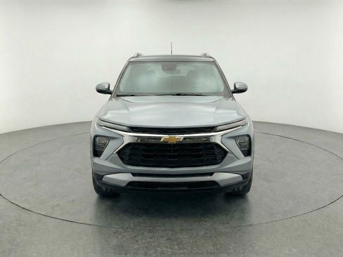 Used 2025 Chevrolet TrailBlazer LT w/ Driver Confidence Package image 2