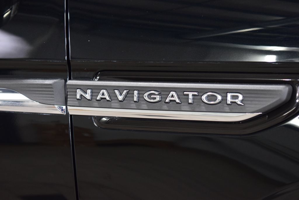 Used 2024 Lincoln Navigator L 4WD image 16