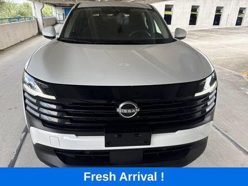 Used 2025 Nissan Kicks SV FWD image 18
