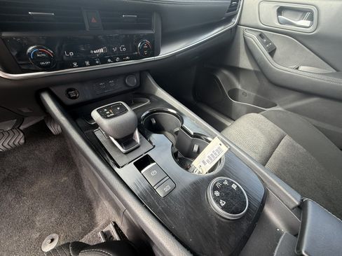 Used 2025 Nissan Rogue SV AWD/4WD image 14
