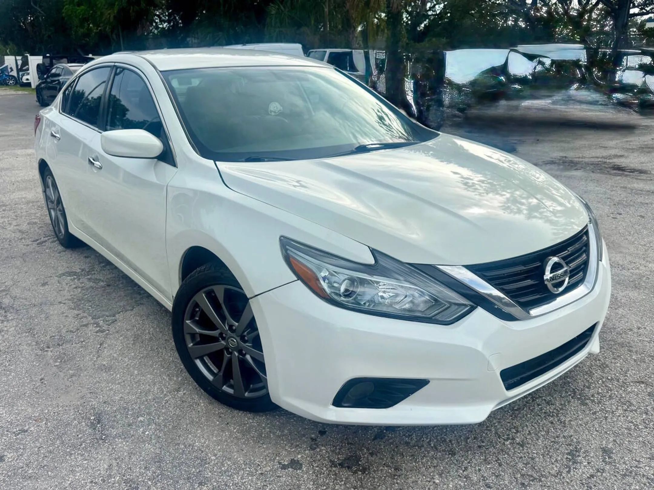 Used 2018 Nissan Altima 2.5 SR w/ SR Special Edition FWD image 3